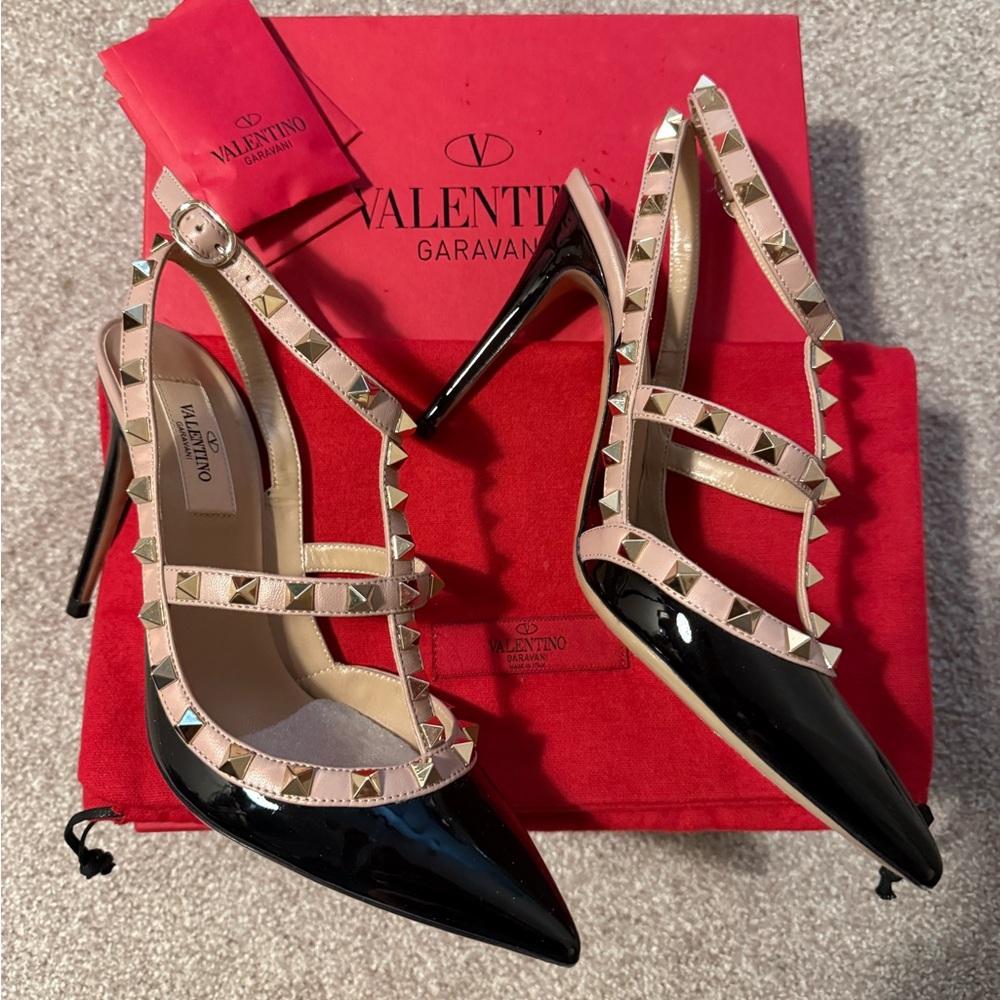 Valentino Garavani Black Patent Leather Rockstud 100mm Pumps Heels 38.5 Auth